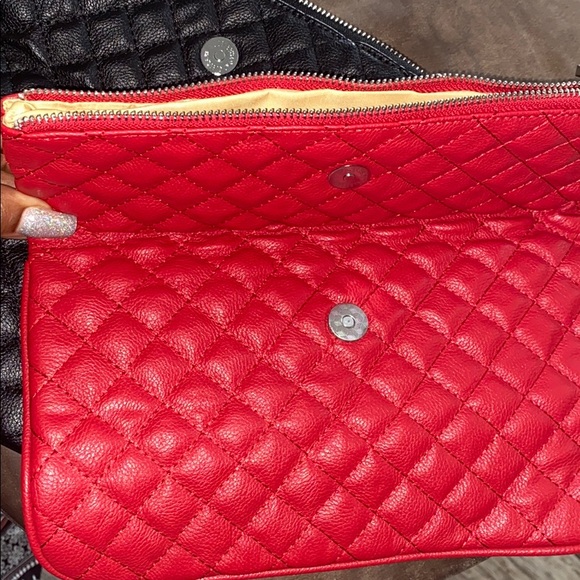 2 clutches - Picture 3 of 4